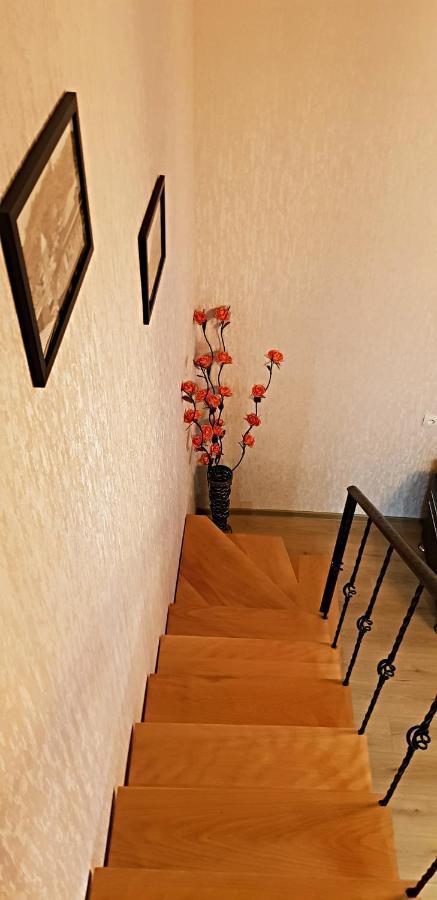 Bright And Cozy Apartment On Aghmashenebeli Avenue Tbilisi Esterno foto