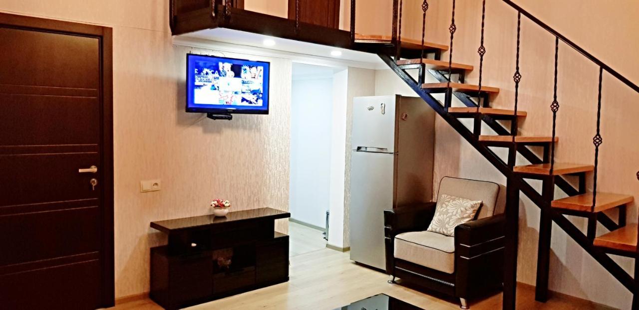 Bright And Cozy Apartment On Aghmashenebeli Avenue Tbilisi Esterno foto