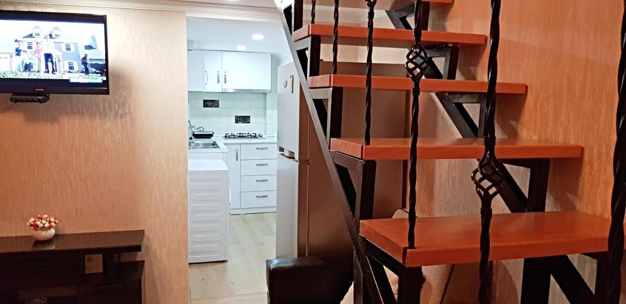 Bright And Cozy Apartment On Aghmashenebeli Avenue Tbilisi Esterno foto