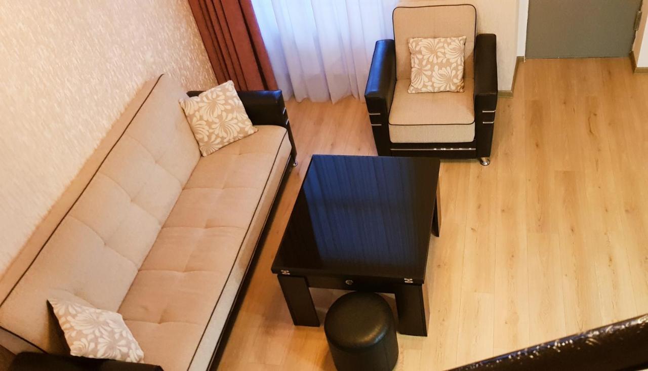 Bright And Cozy Apartment On Aghmashenebeli Avenue Tbilisi Esterno foto