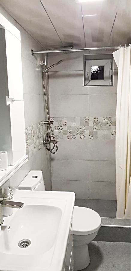 Bright And Cozy Apartment On Aghmashenebeli Avenue Tbilisi Esterno foto