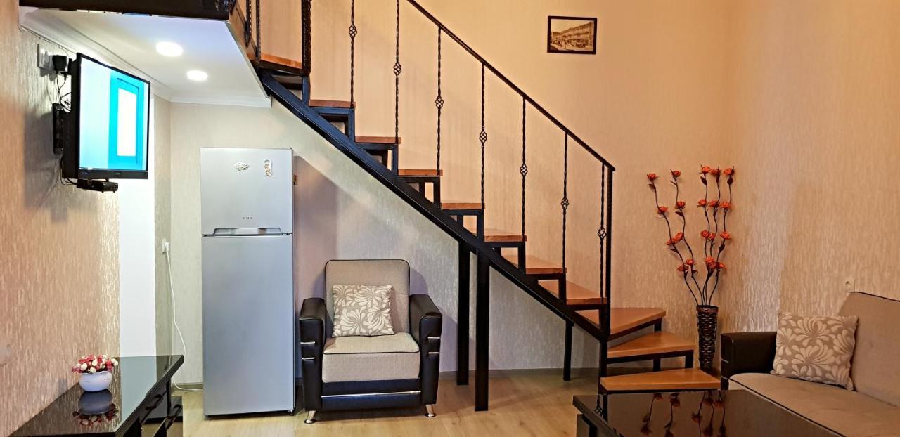 Bright And Cozy Apartment On Aghmashenebeli Avenue Tbilisi Esterno foto