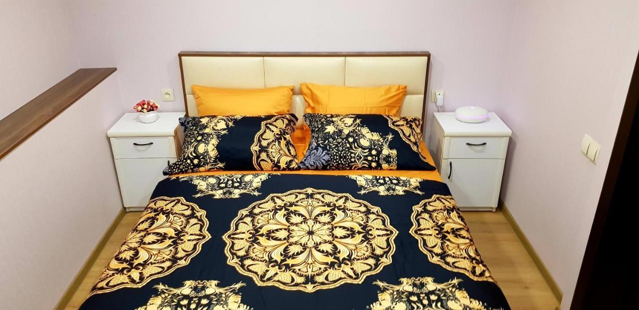 Bright And Cozy Apartment On Aghmashenebeli Avenue Tbilisi Esterno foto